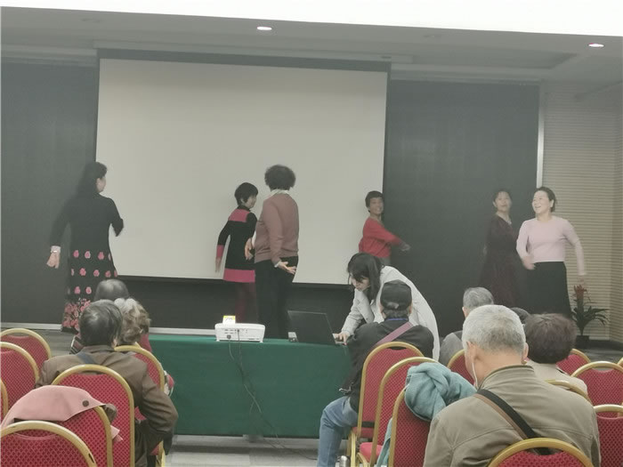 綿陽(yáng)中旅假日旅行社舉行新疆南疆專(zhuān)列(漠河專(zhuān)列)華陽(yáng)避暑線路推薦會(huì)暨客戶答謝會(huì)