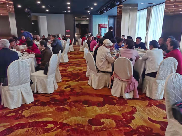 綿陽(yáng)中旅假日旅行社舉行新疆南疆專(zhuān)列(漠河專(zhuān)列)華陽(yáng)避暑線路推薦會(huì)暨客戶答謝會(huì)